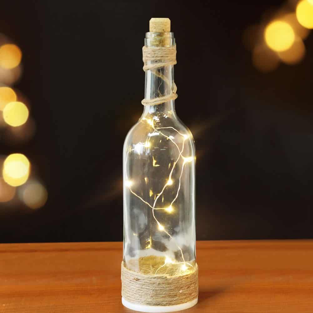 明亮的热情LED波尔多瓶灯在现实生活的大小与星空串灯