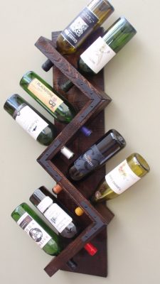 手工木制壁挂式酒架可容纳8瓶