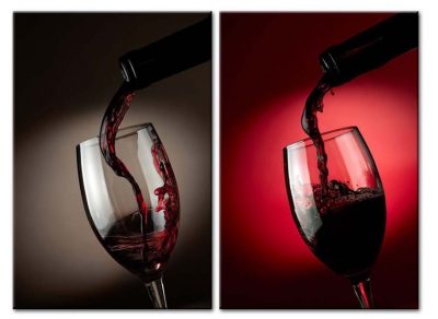 葡萄酒从酒瓶溅到酒杯上黑色和红色